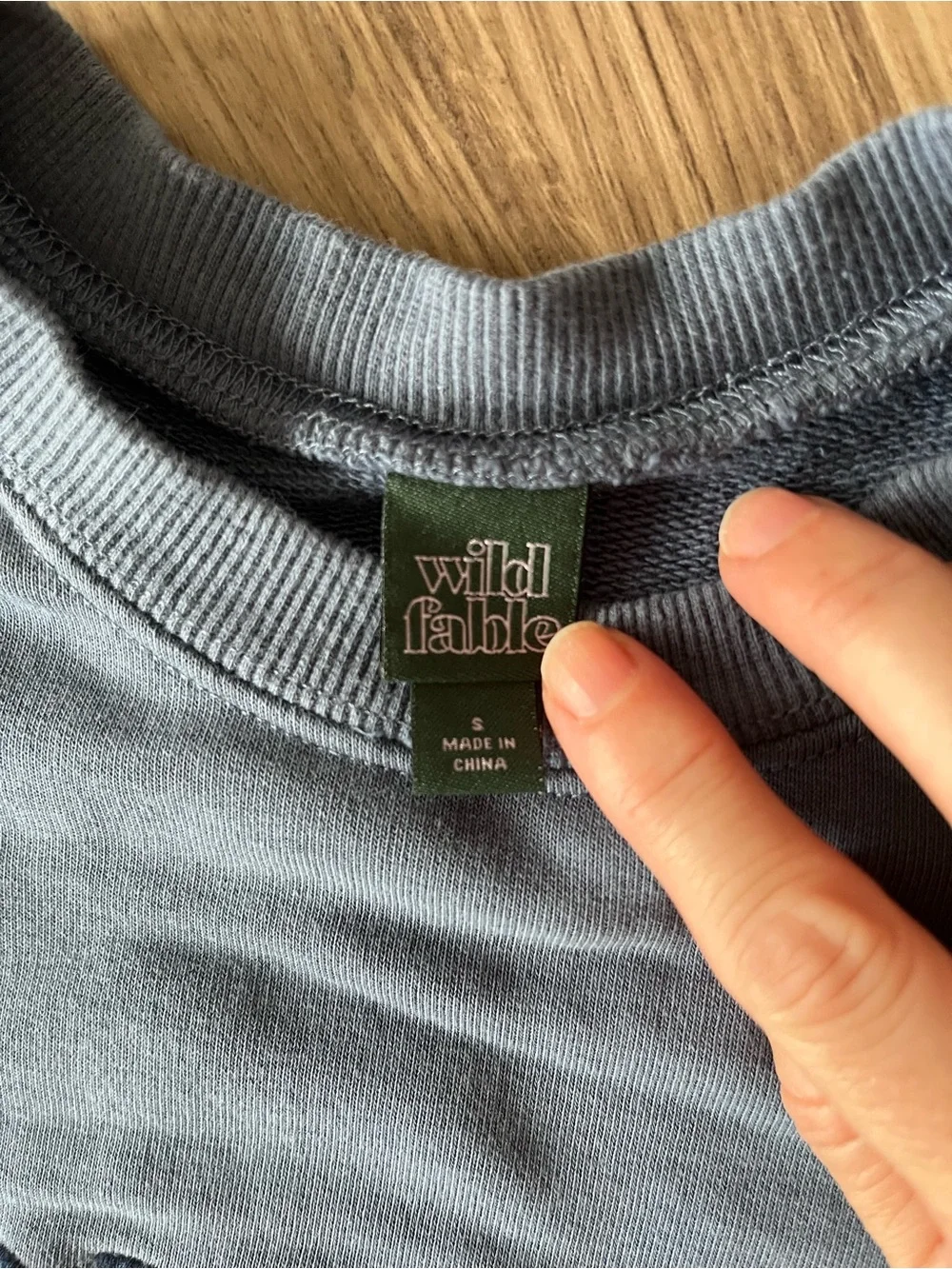 Wild Fable Montauk Long Island NY Graphic Crewneck Sweatshirt Size Small Blue - Picture 8 of 9
